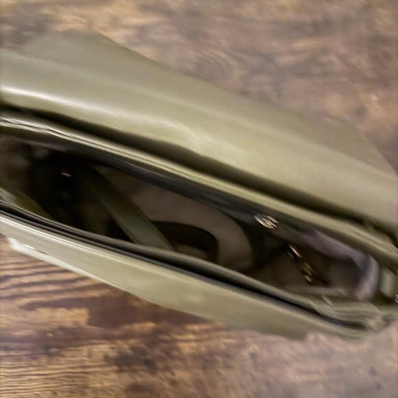 Michael Kors Olive Green Leather Flap Shoulder Bag with Gold Hardware - Picture 2 of 4